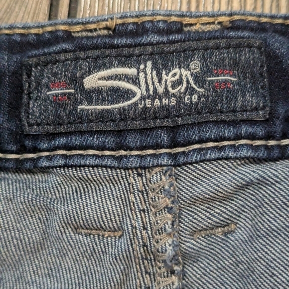 Silver Suki size 24 slim boot jeans that have been hemmed to a 28" inseam - Picture 9 of 11